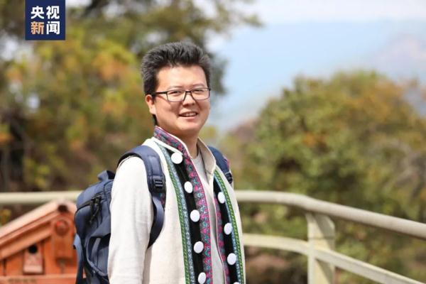 五世同堂接力喊爸!满满的幸福感溢出屏幕…… 五世同堂接力喊爸!满满的幸福感溢出屏幕……