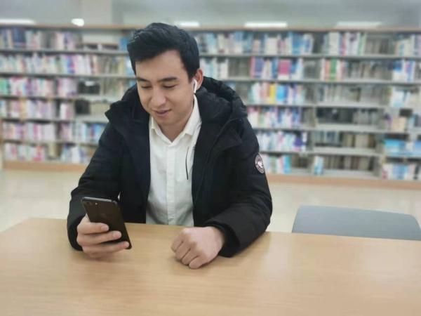 新华全媒+丨“我是外国人，但不是外人”