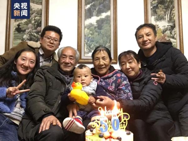 爸爸～爸爸～爸爸～爸爸～哎！“五世同堂接力喊爸爸”