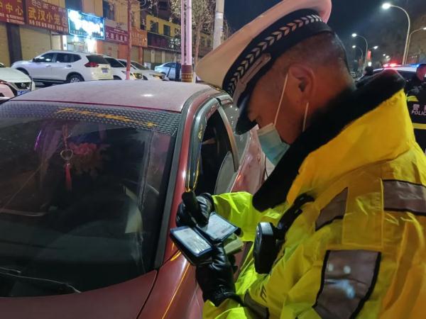 海南交警开展春运期间严查重点交通违法行为专项整治统一夜查行动