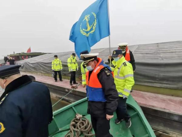 他们的坚守只为您安心回家
