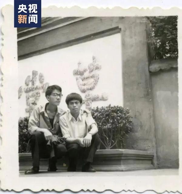 他是病人的救命稻草 打开他们久被折叠的人生 他是病人的救命稻草 打开他们久被折叠的人生