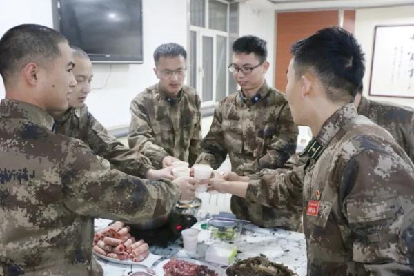 老妈，我的“当兵”生活挺好的