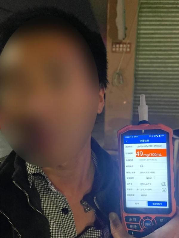 一家人就要齐齐整整？顺德男子酒驾被查，没想到更离谱的事来了