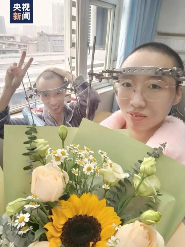 他是病人的救命稻草 打开他们久被折叠的人生 他是病人的救命稻草 打开他们久被折叠的人生