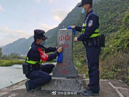 广西百色：戍边民警描红界碑迎新春