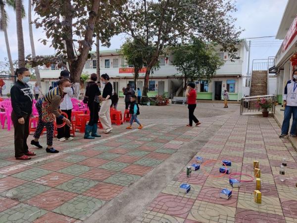 这大过年的大爷大妈去哪了