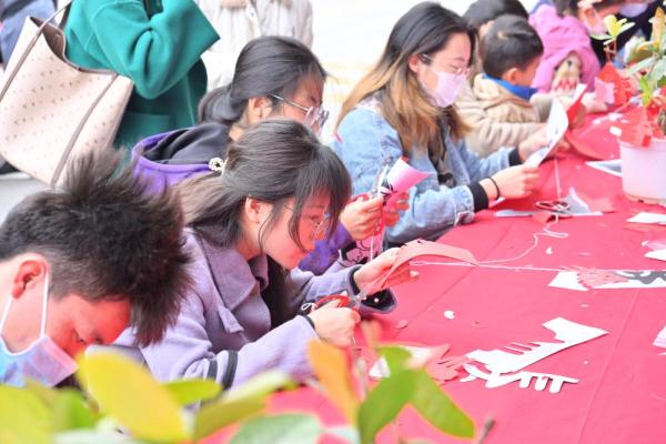 新华全媒+|留校不孤单,看留校学生如何“玩转”寒假 新华全媒+|留校不孤单,看留校学生如何“玩转”寒假