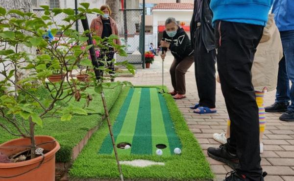 这大过年的大爷大妈去哪了