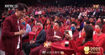 魔术师邓男子揭秘春晚《迎春纳福》:刘涛、张若昀、贾乃亮不是托儿 魔术师邓男子揭秘春晚《迎春纳福》:刘涛、张若昀、贾乃亮不是托儿