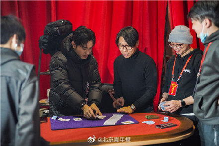 魔术师邓男子揭秘春晚《迎春纳福》:刘涛、张若昀、贾乃亮不是托儿 魔术师邓男子揭秘春晚《迎春纳福》:刘涛、张若昀、贾乃亮不是托儿