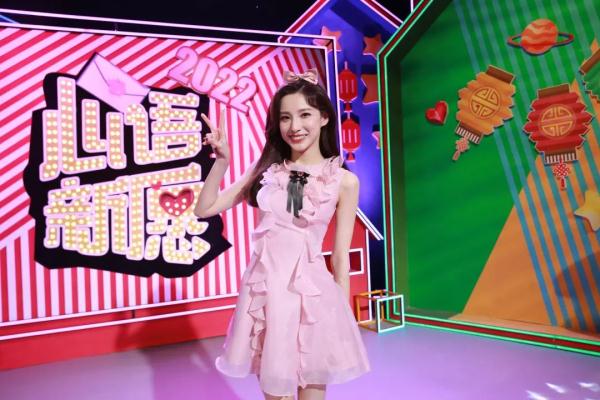 春晚新晋主持人,登上热搜! 春晚新晋主持人,登上热搜!