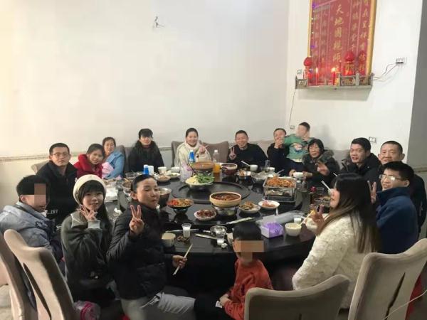 孙海洋一家吃上团年饭！他们说出了新年愿望
