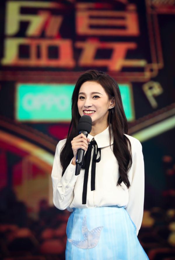 把春晚导演电话当成送外卖率先登上了热搜榜单新晋主持人马凡舒2022年