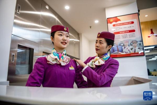 千禧年“动妹”的“哆啦A梦口袋”
