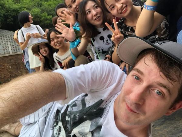 这个美国人，比你还了解中国