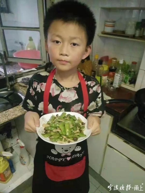 小学生除夕烧一桌大菜,家长们都羡慕了 小学生除夕烧一桌大菜,家长们都羡慕了