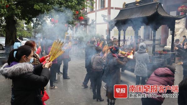 大年初一燃香祈福行大运，南宁这些地方人气旺