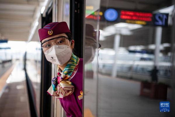 千禧年“动妹”的“哆啦A梦口袋”
