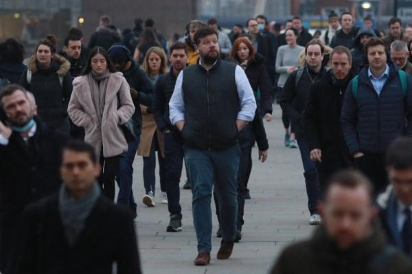 应对能源涨价　英国半数家庭“拆东补西”