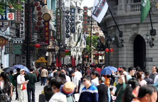 藏在电影里的春节记忆,一组照片看时代变迁… 藏在电影里的春节记忆,一组照片看时代变迁…