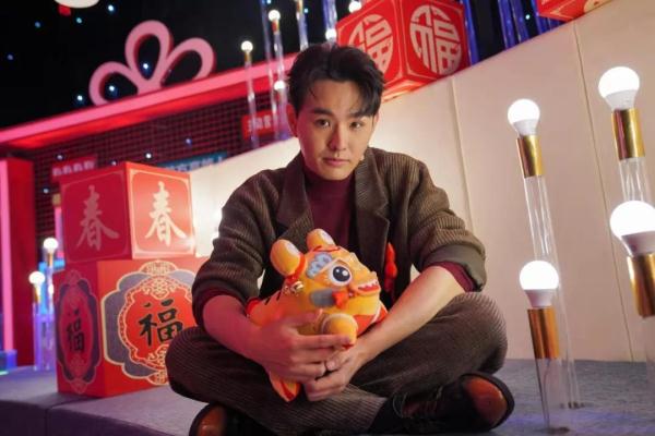 魔术师邓男子揭秘《迎春纳福》