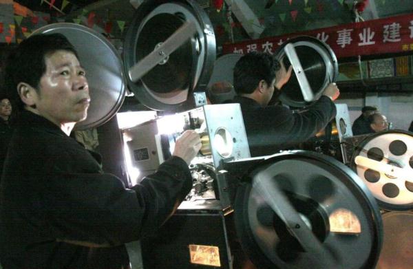 藏在电影里的春节记忆,一组照片看时代变迁… 藏在电影里的春节记忆,一组照片看时代变迁…