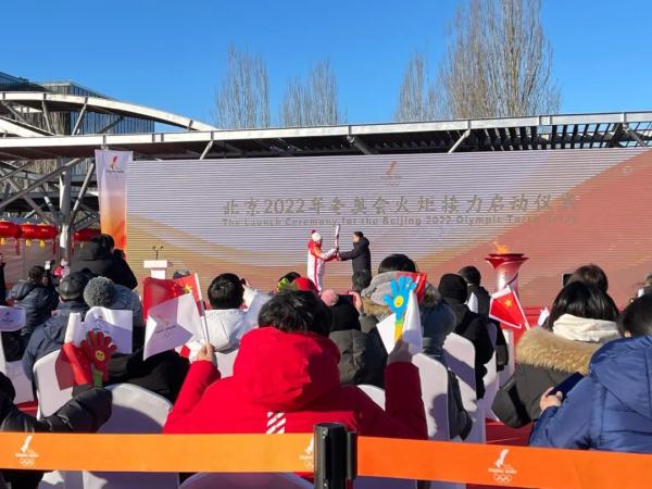 北京冬奥会火炬2日在奥林匹克森林公园传递 北京冬奥会火炬2日在奥林匹克森林公园传递