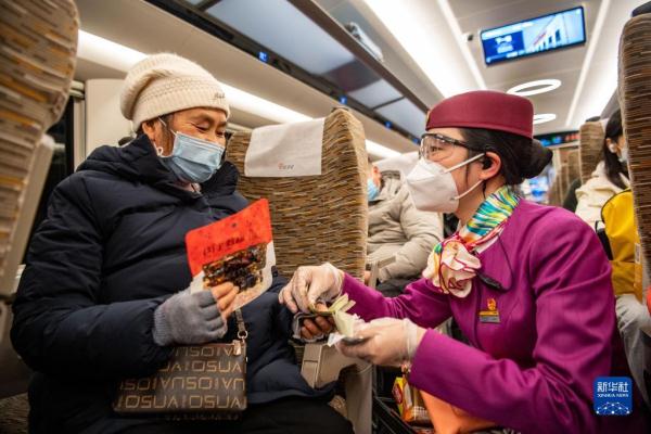 千禧年“动妹”的“哆啦A梦口袋”