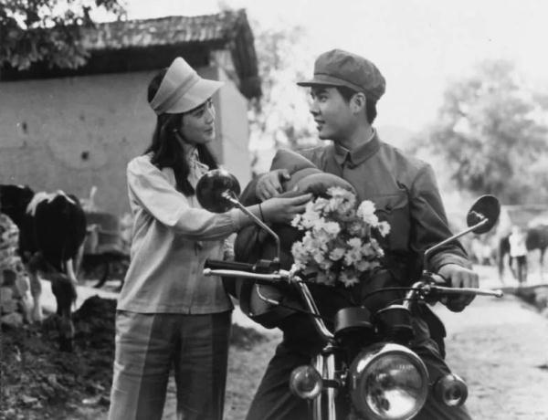 藏在电影里的春节记忆,一组照片看时代变迁… 藏在电影里的春节记忆,一组照片看时代变迁…