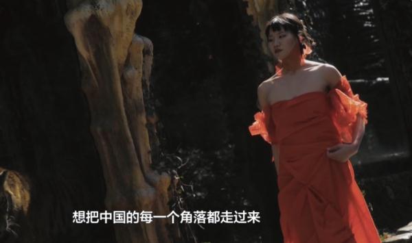 满满国际范！贵州女孩在乡村做超模，身体力行诠释乡村时尚