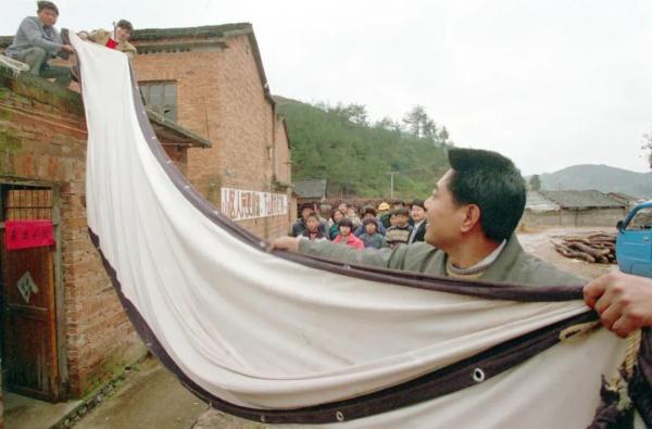 藏在电影里的春节记忆,一组照片看时代变迁… 藏在电影里的春节记忆,一组照片看时代变迁…