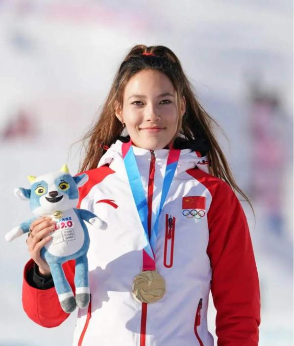 “凡尔赛少女”谷爱凌:0.1%的天赋+99.9%的热爱 “凡尔赛少女”谷爱凌:0.1%的天赋+99.9%的热爱