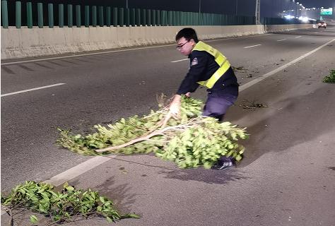 大年月朔珠海这些东谈主却困在路上，回不了家！效劳……