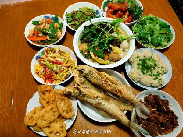 “爸妈的菜是家的味道”，千余网友在长江头条“晒年饭”