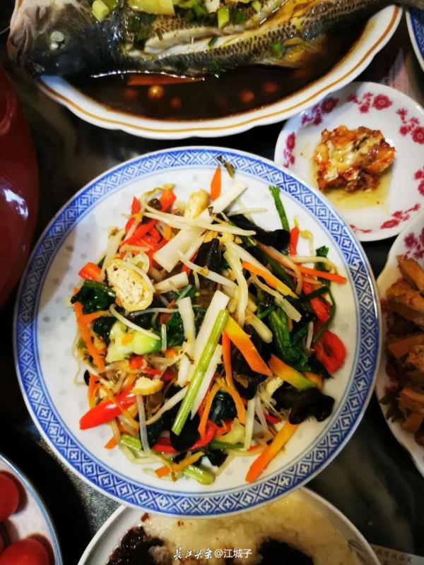 “爸妈的菜是家的味道”，千余网友在长江头条“晒年饭”