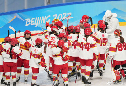 燃!中国女子冰球队逆转胜丹麦 燃!中国女子冰球队逆转胜丹麦