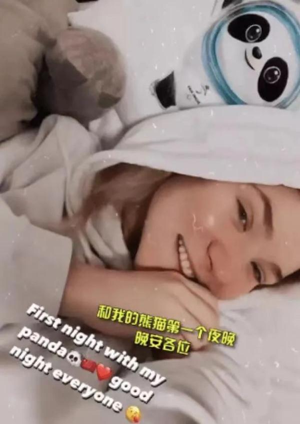 新晋顶流来啦,谁能拒绝得了冰墩墩呢…… 新晋顶流来啦,谁能拒绝得了冰墩墩呢……