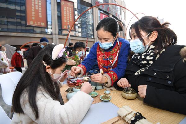贵阳：多彩活动闹新春