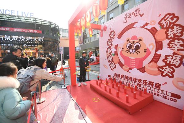 贵阳：多彩活动闹新春