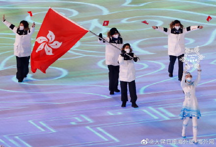 中國香港旗手朱定文在祖國舉辦的冬奧揮舞區旗是我最大榮譽