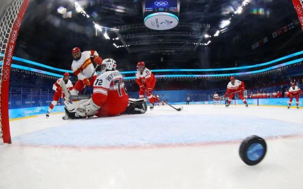 绝杀！中国女冰首胜！深圳运动员包揽3球！