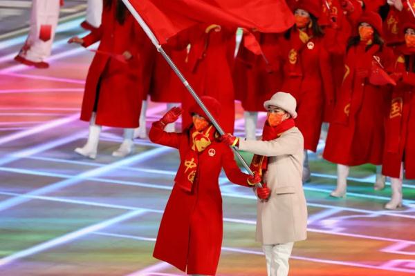 冬奥旗手赵丹是如何“炼成”的？总台记者专访启蒙教练和家人