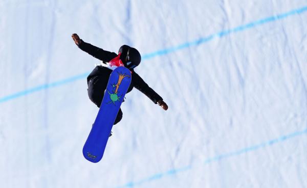 北京冬奥会丨新西兰选手获单板滑雪女子坡面障碍技巧冠军