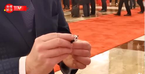 冬奥“顶流”!网友:强烈要求实现一户一墩! 冬奥“顶流”!网友:强烈要求实现一户一墩!