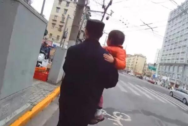 去奶奶家过年 孩子却不见了...