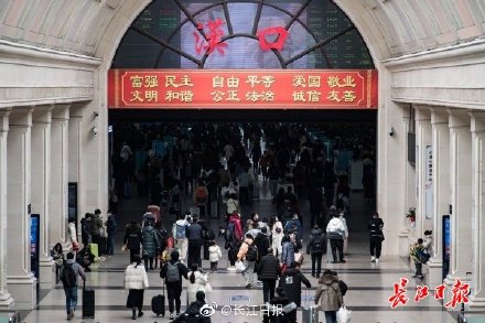 春节假期武汉三大站发送旅客62万人次，6日加开夜行高铁30列