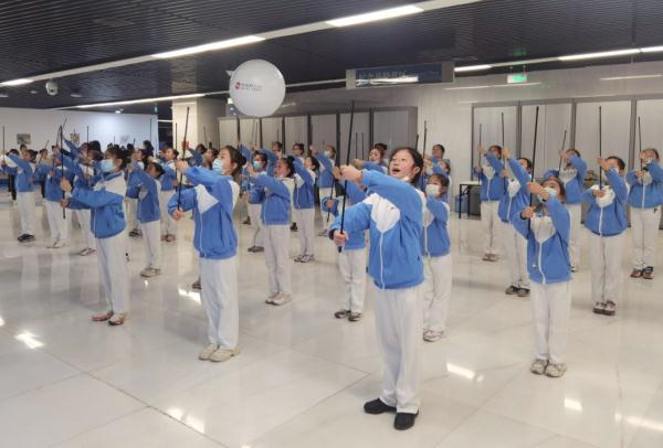 冬奥会“小鸽子”背后的故事:排练中大帮小,休息时看书学习 冬奥会“小鸽子”背后的故事:排练中大帮小,休息时看书学习