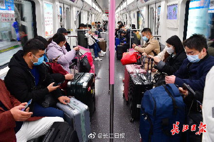 春节假期武汉三大站发送旅客62万人次，6日加开夜行高铁30列