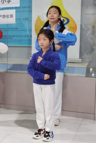 冬奥会“小鸽子”背后的故事:排练中大帮小,休息时看书学习 冬奥会“小鸽子”背后的故事:排练中大帮小,休息时看书学习